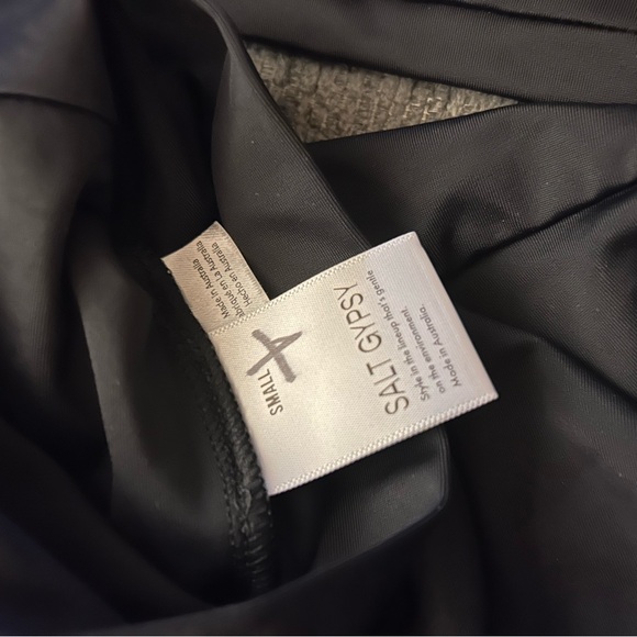 New Salt Gypsy long sleeve turtleneck bikini top solid black size Small - Picture 5 of 5